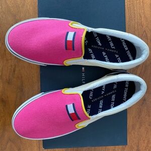 NIB Tommy Hilfiger Dark Pink Multi-Colored Canvas Oaklyn shoes (195182079231)